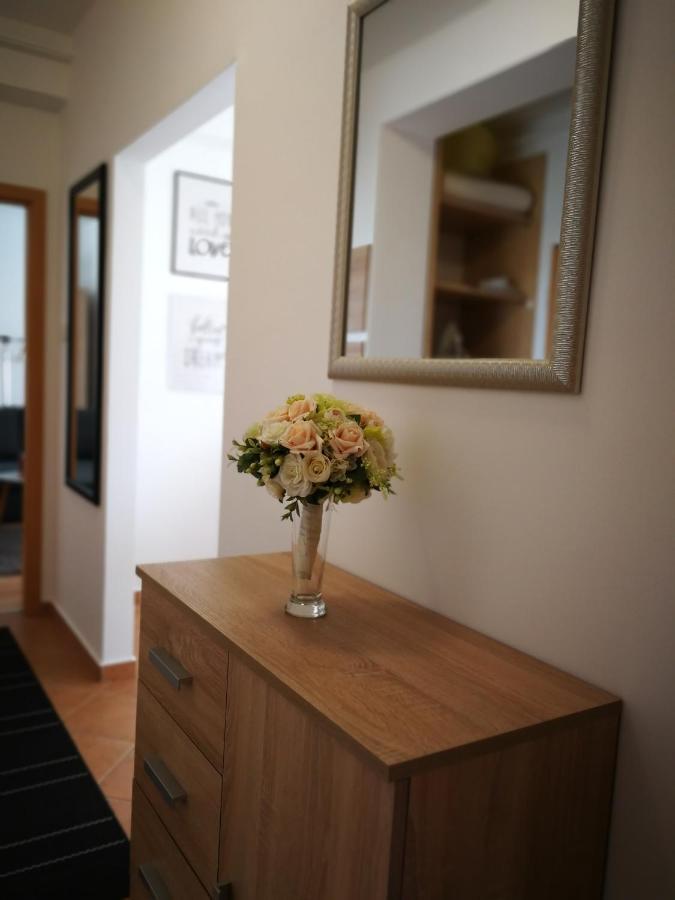 Voeroesmarty Apartman Miskolc - Belvaros - Downtown المظهر الخارجي الصورة